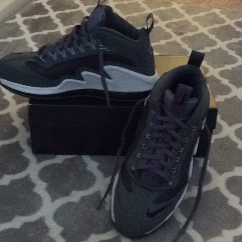 Nike size 9 men’s shoes worn 1X